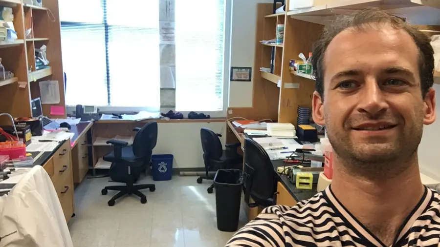 2019: Back at the old Carroll laboratory bench to see what PD-L1 does on FDCs.